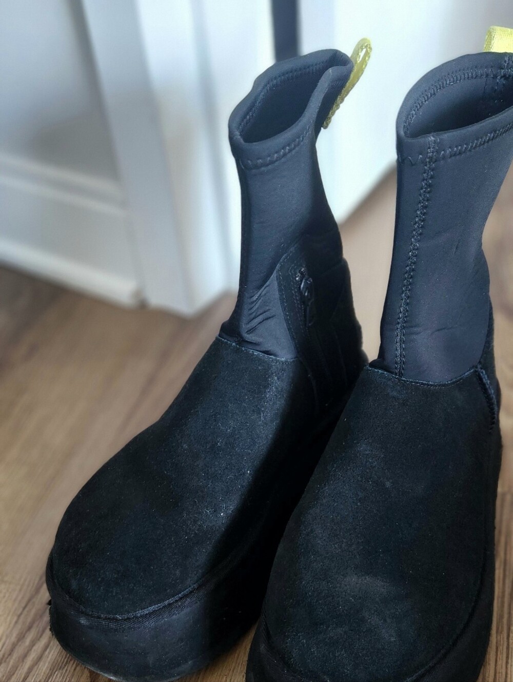 Authentic UGG Mini Women 8